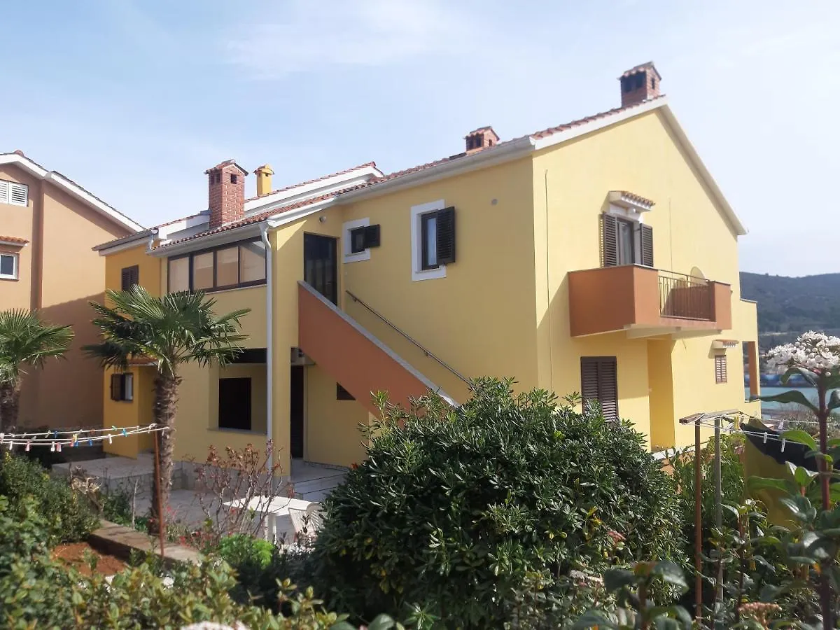 Apartmani Ana Cres 0*,