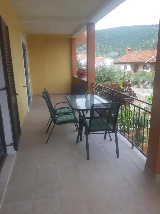 Apartmani Ana Cres 0*,