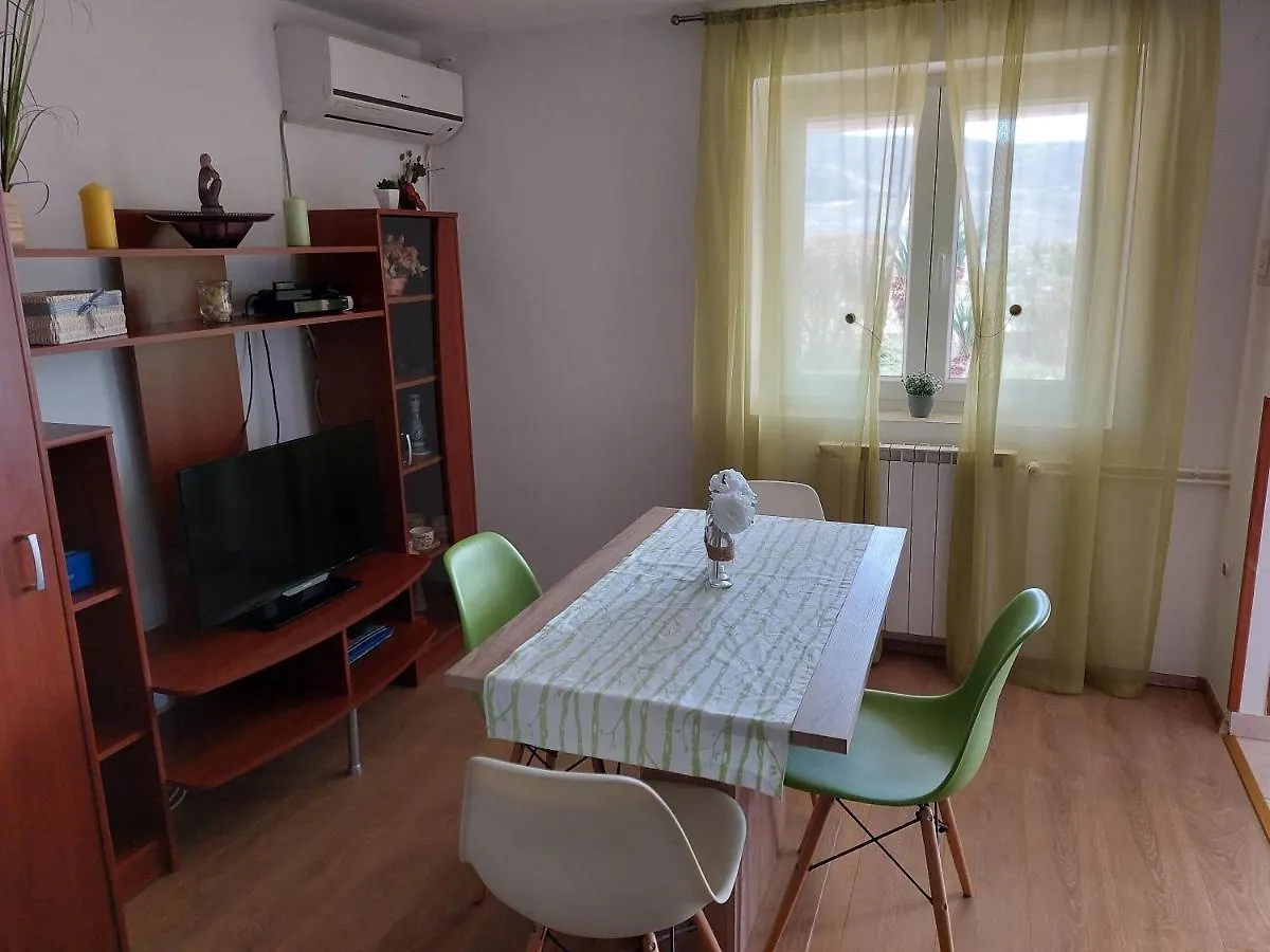 Apartmani Ana Cres 0*,