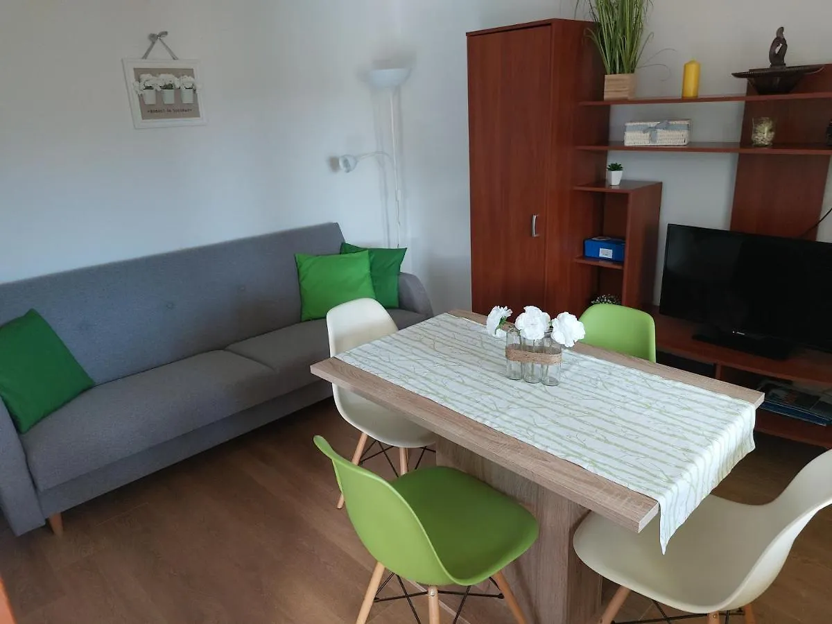 Apartmani Ana Cres 0*,  Croatia