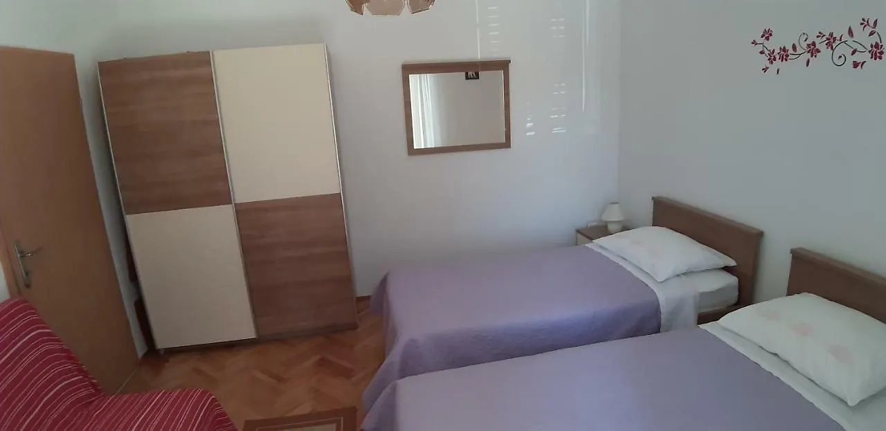 Apartmani Ana Cres 0*,  Croatia