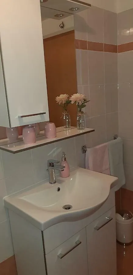 Apartmani Ana Cres 0*,  Croatia