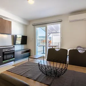  Apartment Island Paradise